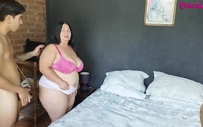 Mommy&#039;s fantasies: लंड चुसाई- परिपक्व खूबसूरत विशालकाय पत्नी को उसके पति के युवा अतिथि द्वारा चोदा जाता है
