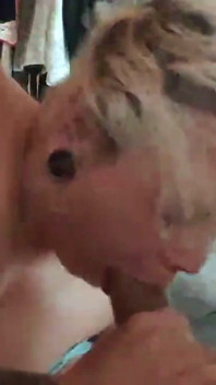 Istri nakal yang lagi sange nyepong kontolku dan dientot di depan kamera