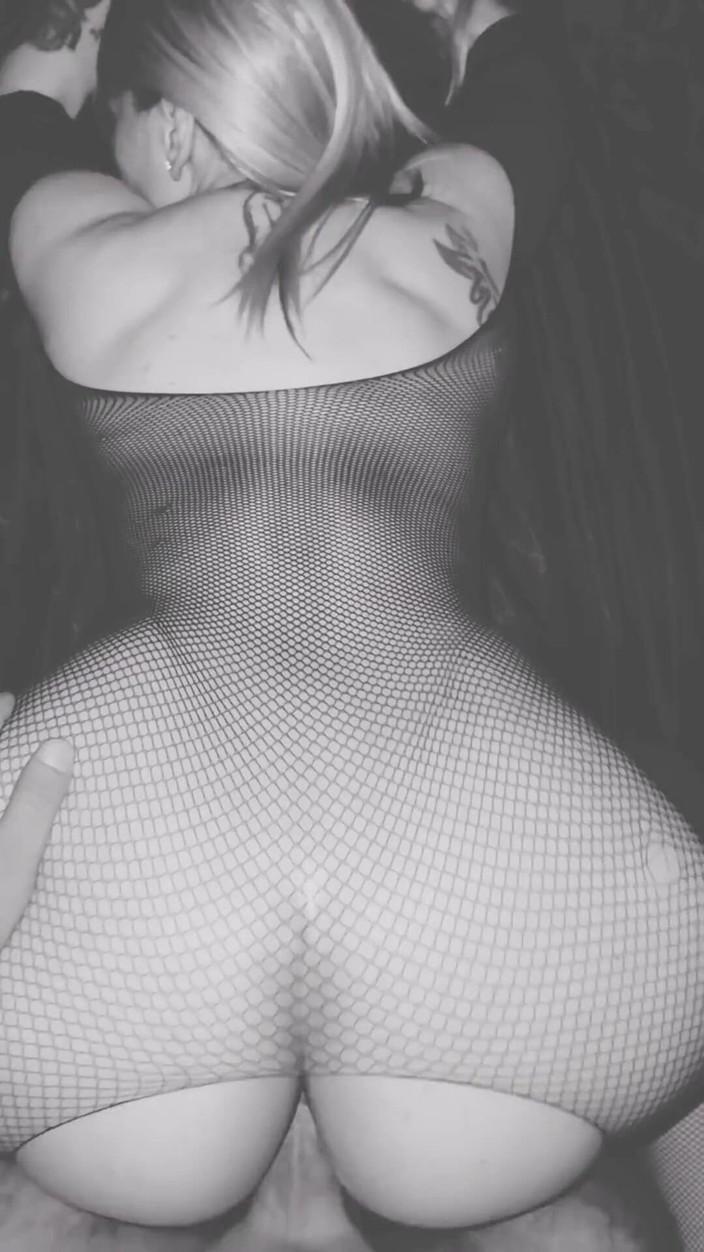 Christy X Taylor: Night vision wideo amatorskiej pary uprawiający gorący seks w łóżku