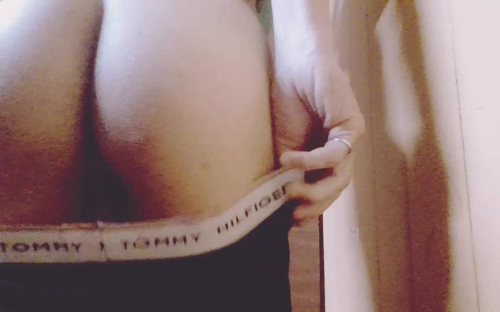 Sexy gay show: Min unga webbkamera visar naken leker med sin kropp, solen återspeglar...