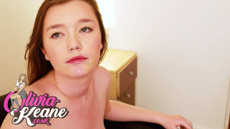 Olivia Keane: 18letá Olivia saje místnost plnou chlapů
