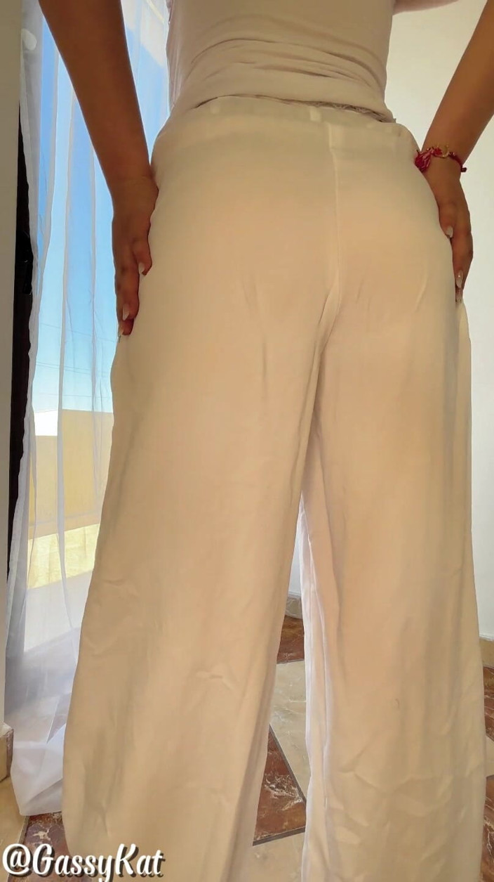 GassyKat: White Pants Bubbly Farts