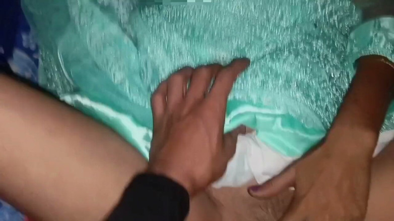 Tip_top_mall: หมู่บ้าน Desi อินเดีย 18+ สาววัยรุ่นโดนคนรักของเธอเย็ดจัดหนัก