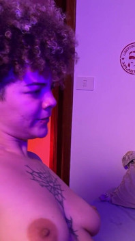Latina-brunetten Gjorde En Striptease Och En Utsökt Blowjob För Att Förföra Den Gamla Cuckolden