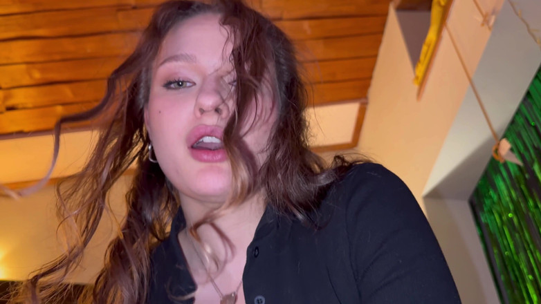Alexa Poshspicy: POV: Stiefzus verloren aan haar kont bij kaarten. op een...