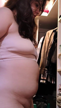 第一人称视角：微胖女郎nicole吮吸你的鸡巴