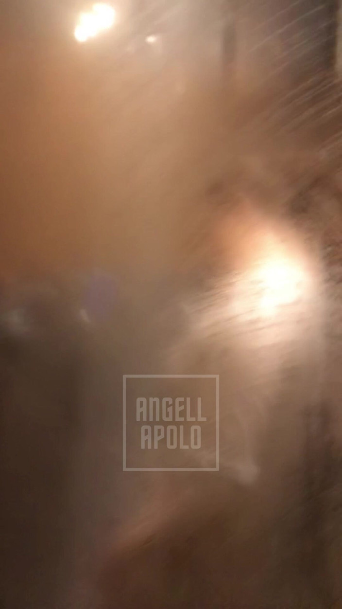 ApoloAngell: Rubia Enorme Luciendo Bajo La Ducha Con Mi Camiseta