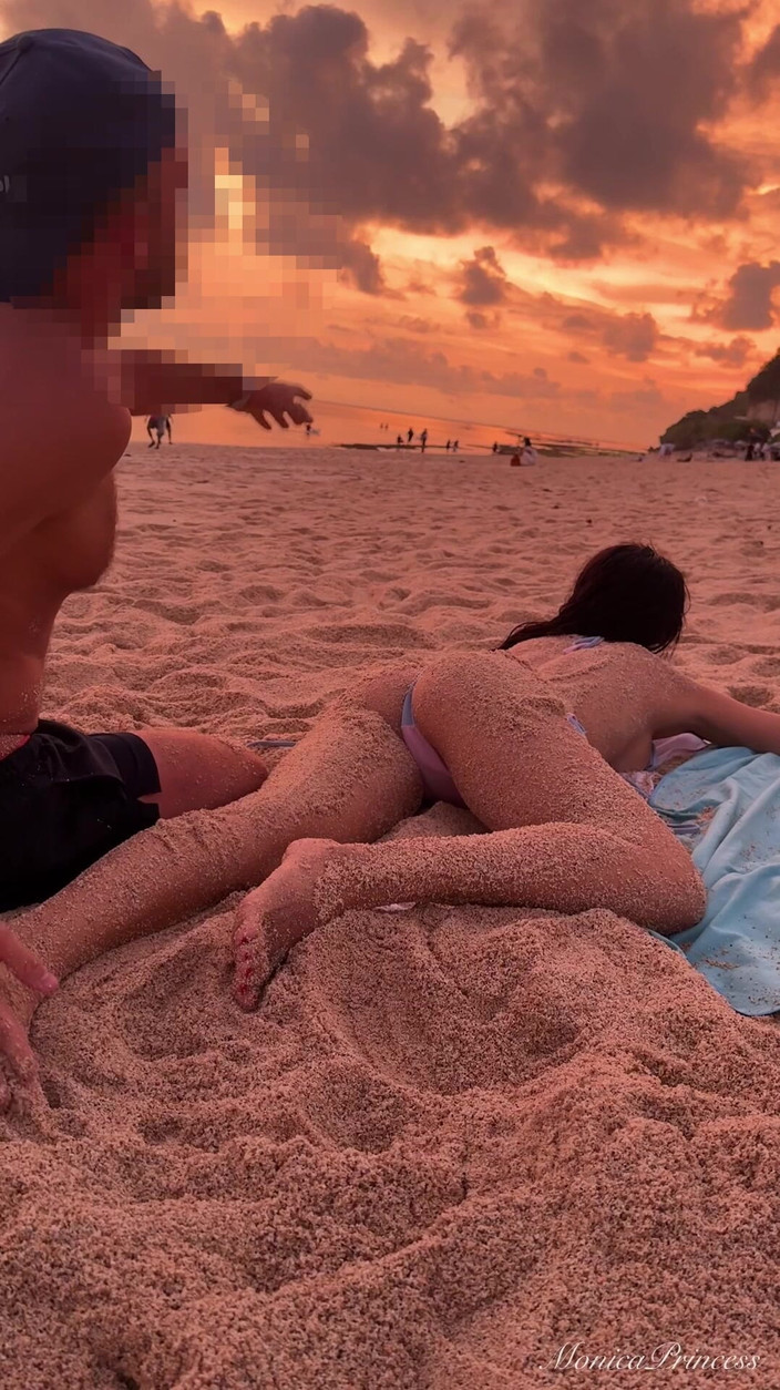 Princess Monica: Massagem erótica na praia, diversão safada no oceano