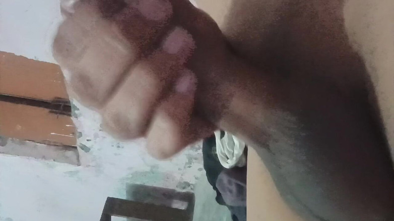 Luckky: Un Indien joue avec sa bite en se masturbant