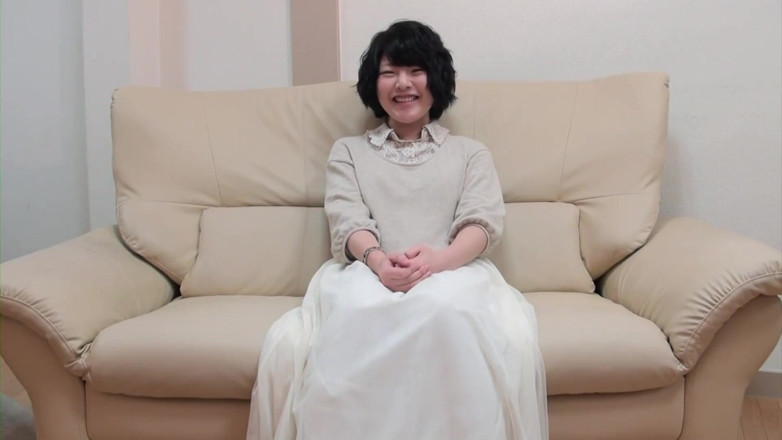 Japan Lust: 그녀는 장난감을 사랑하지만 그의 자지를 더 좋아해