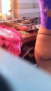 Bhabi Kamwali ditinggalkan oleh pengurus syarikatnya