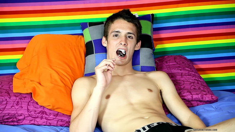 Lollipop Twinks: Чарівна твінк Лео Пейдж дає чудове інтерв'ю