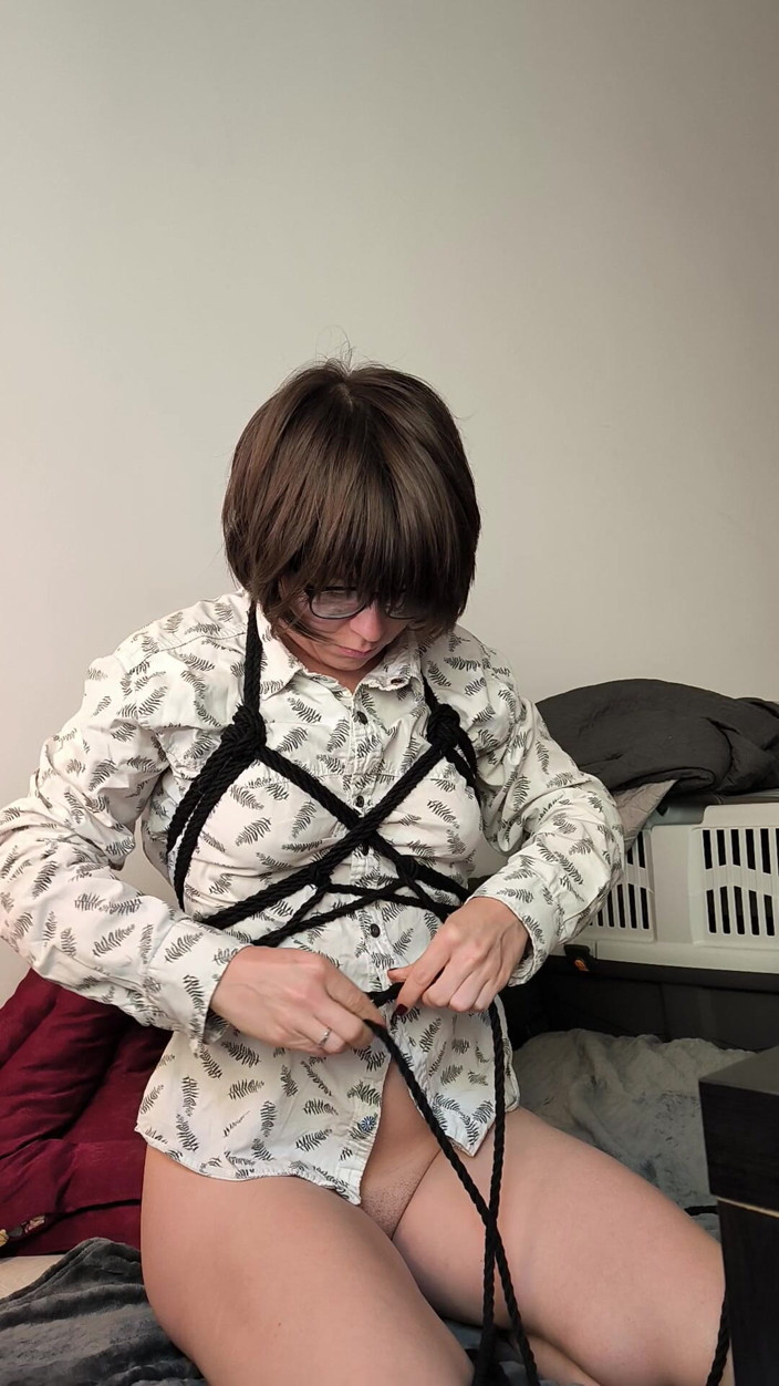 FenekManul: Shibari Self-tying