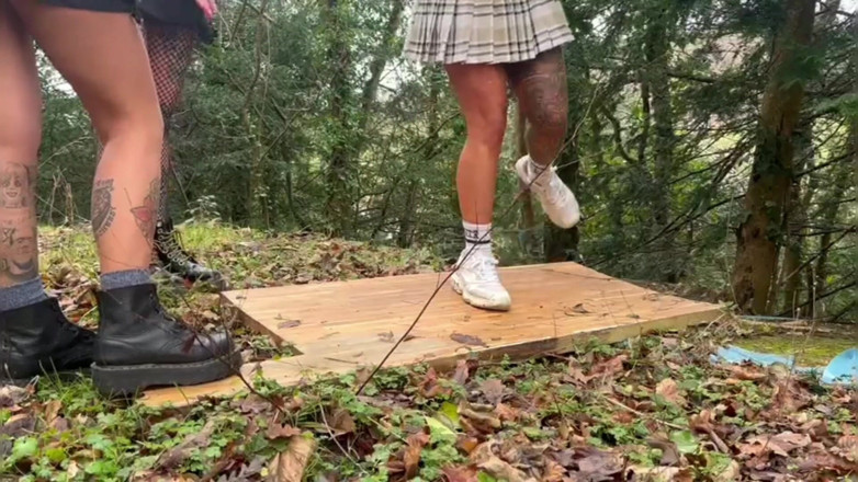 Yourfavecumslut: 3 Besties Desperate for a Pee Outdoors