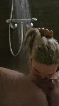 Throatpie under the shower
