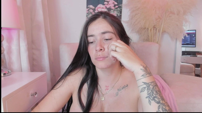 Msschloee_: Gadis hamil pengen dientot saat lagi sendirian di rumah