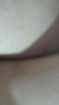 정액으로 젖은 보지에서 의붓여친을 몰래 따먹다