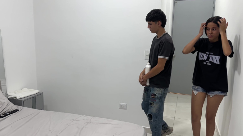 hopesex: Beau et musclé un jeune homme fait un coup dur à...