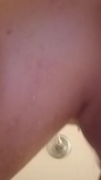 CD Michelle in Shower Close up Bent Ass 9 Sec
