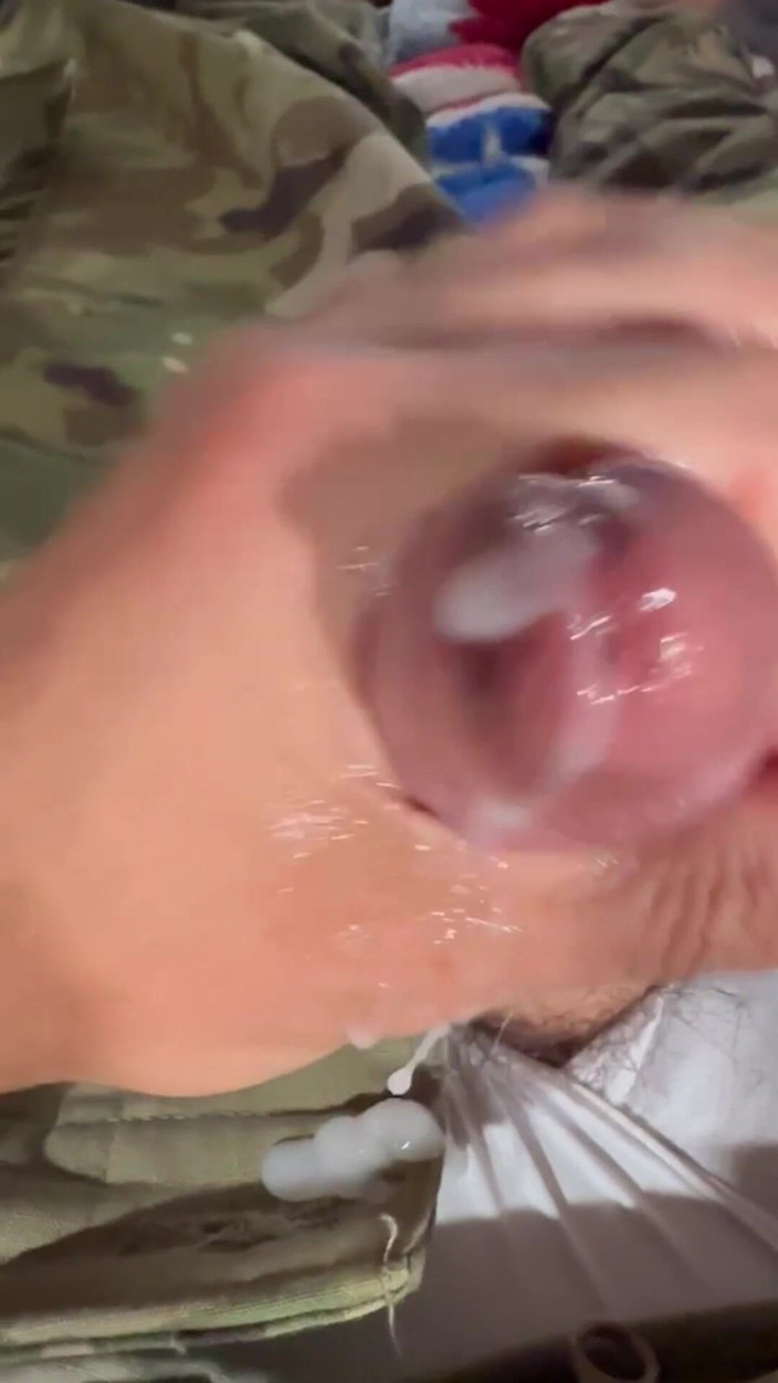 Gay Soldier Stuff: Je lâche une dose sexy de soldat crémeux sur mon...