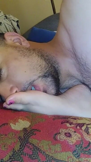 Big D: Il ragazzo feticcio annusa i piedi della fidanzata mentre la...