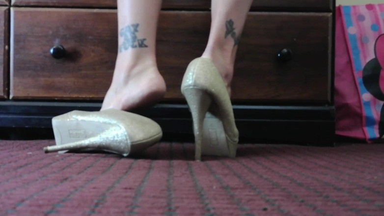 Abby Anna: Standing shoeplay dipping