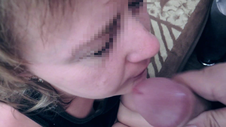 Lorem Ipsum: Närbild avsugning från milf slutade tjock cumshot på hennes vackra...