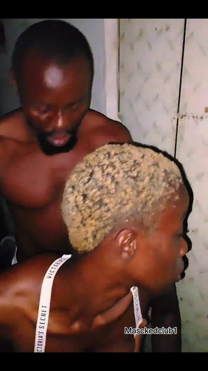 Masckedclub: Minha meia-irmã ama meu pau enorme