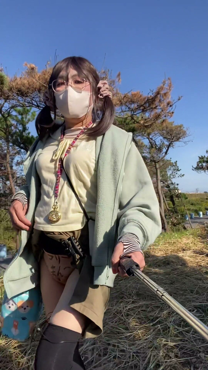 megu2002: No340 Walking with a Belled Rotor at the Toll Road...