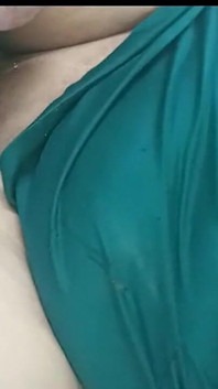 Tombul Hintli orta yaşlı seksi kadın aşırı sert sikişte parçalanıyor - ıslak amcık, sert yarak ve yüksek sesle inliyor