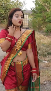 Novo look da noiva tirando a roupa e provocando