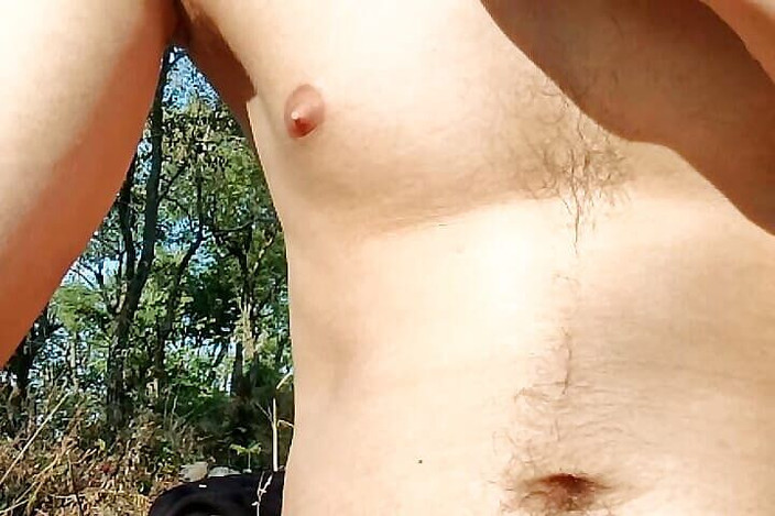 Gangbang straight: Pas timide en massant la chatte de Kareena Madame