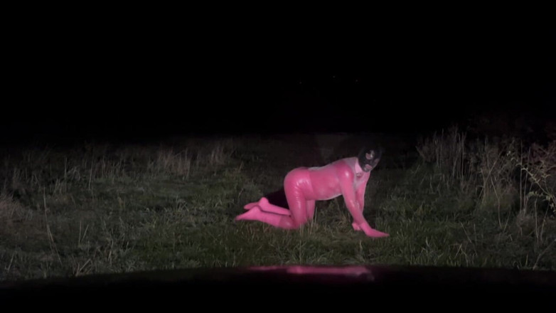 PervyLara: Rosa látex petplay ao ar livre maricas
