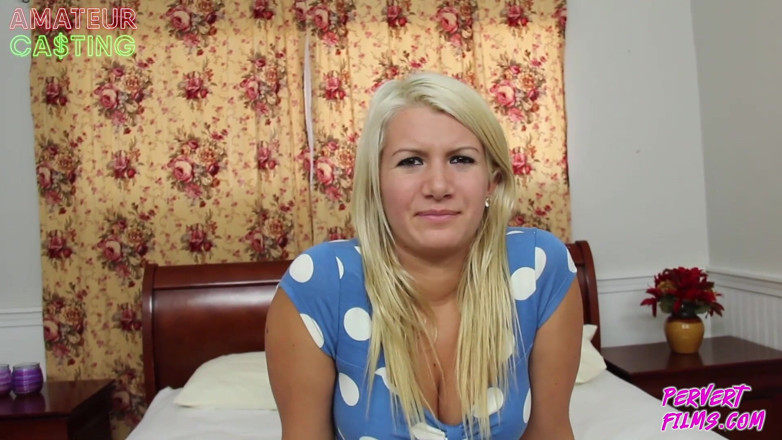 Herb Collins - Bikini Blowjobs: Layla Price &amp; Herb Collins - scéna 1