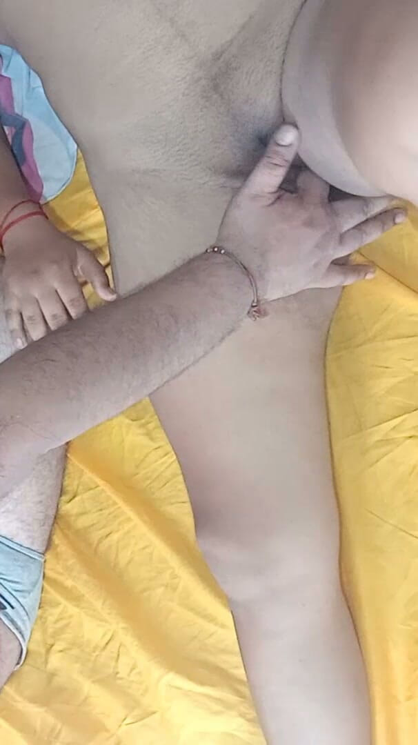 AnnielLo: Hot Babe Gets Fingered Until She Squirted Hard
