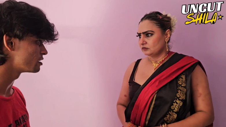 Uncut Shila: Apretado coño caliente de milf india en sari follada duro...