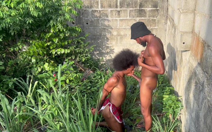 Baddestboyx: Eine schnelle und schnelle blowjob-szene im freien
