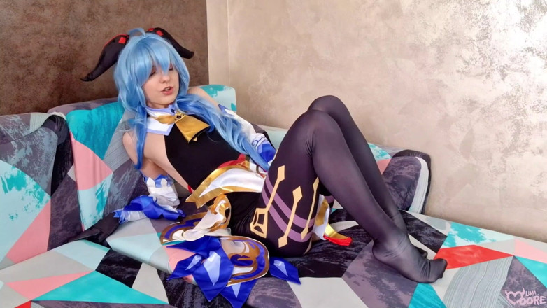 Lina Moore: Genshin Impact Ganyu se branle la chatte