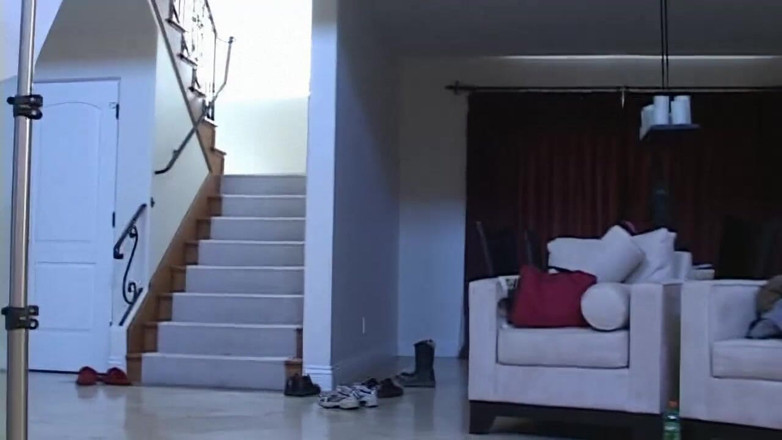Oldschool X: Brunetka MILF bere tlustého ptáka do chlupaté kundičky