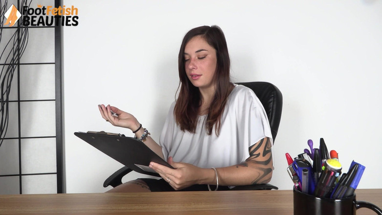 Foot Fetish HD: 그녀의 학생에게 맛있는 발을 숭배하는 법을 가르치는 음란한 교수