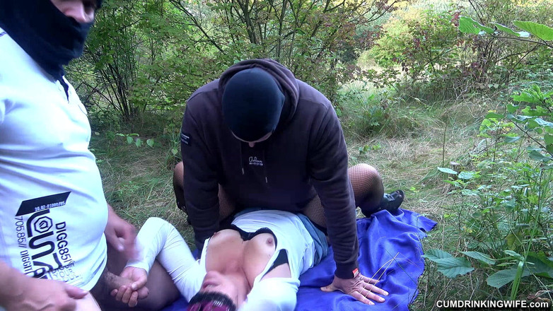 Cumdrinking Wife: Gangbang avec creampie dans la zone de croisière 2