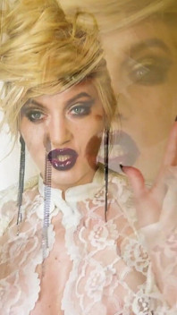 Femdom sexkisses con lápiz labial