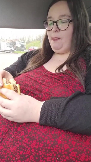 SSBBWLadyBrads: 我喜欢用 BK 塞进这个肚子