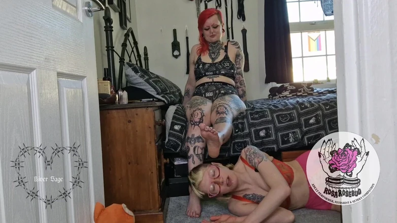 Rosa Rosebud: Rosa Worships Mx River's Feet, Ass &amp; Breasts