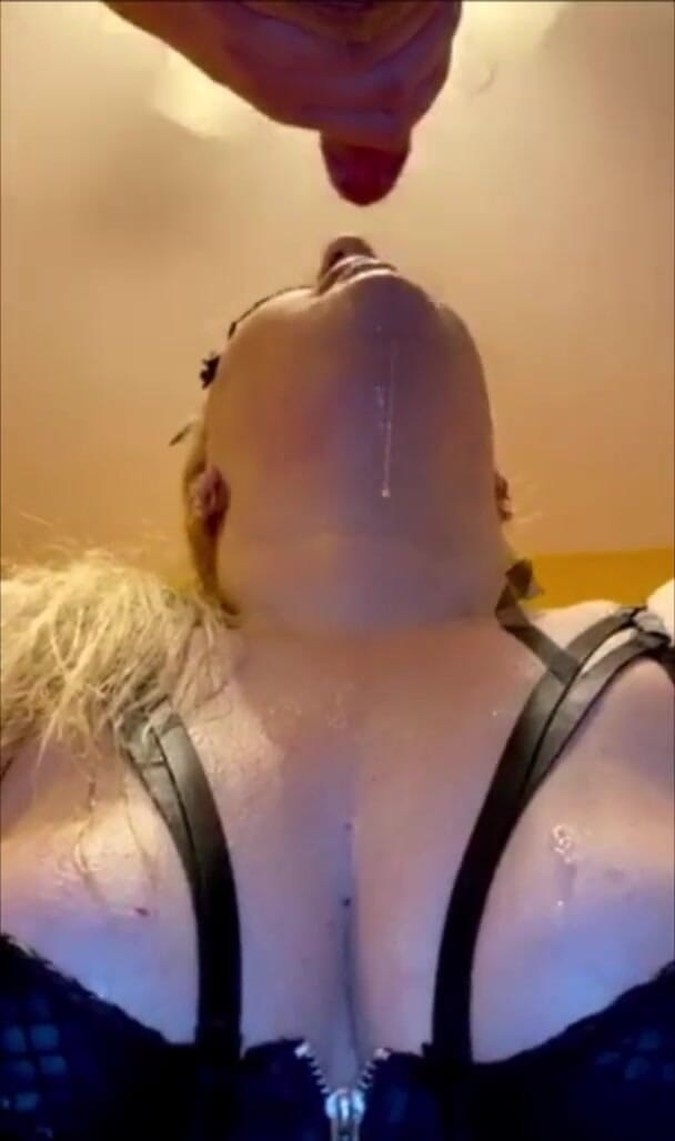 The Kinky Latex Couple: Înghițire cu pișat, partea 1