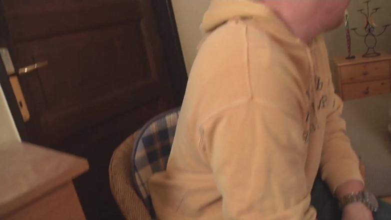 German amateur - 100% German hardcore videos: Splendida mora si fa sborrare in bocca dopo il sesso...