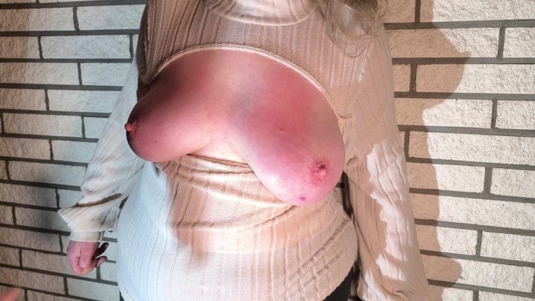 Bouncy Tits Action: Menggunakan Tetek Bogelnya untuk Hari Valentines