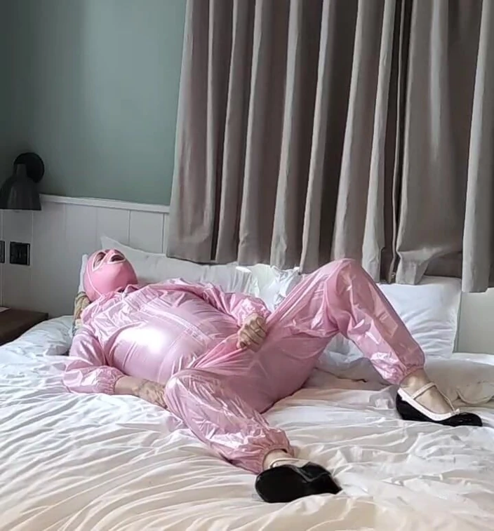 Nottstvslut: Sissy Pink Pvc Suit and Hood