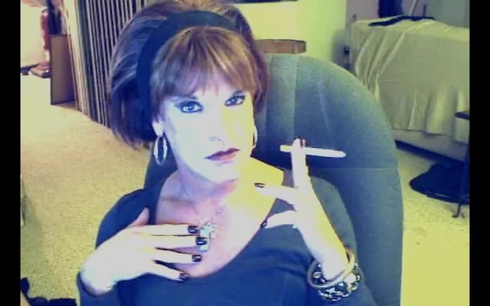 Femme Cheri: Een ciggie roken!