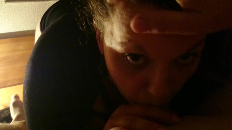 QueenSteffi: Sıcak Kraliçe Oral Seks İstiyor